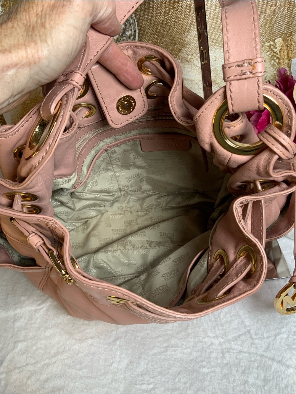 Michael Kors Blush Pink Leather Shoulder Bag with Gold Hardware - Picture 6 of 8